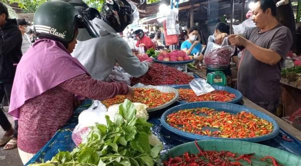Harga Komoditas di Pasar Mentok Stabil, Pedagang Mengeluh Daya Beli Masyarakat Turun