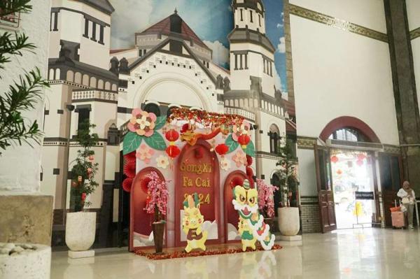 Sambut Imlek, Stasiun Semarang Tawang Makin Cantik Bersolek Lampion
