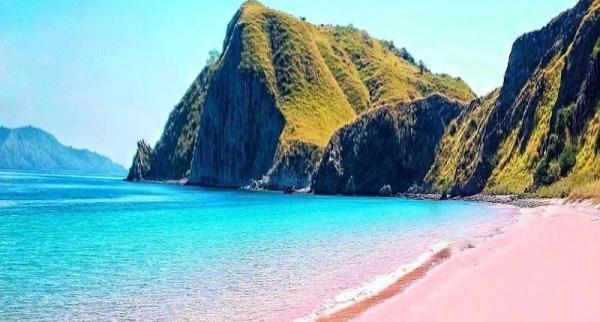 Viral Bukan Kaleng-kaleng, Pink Beach Masuk Pantai Terindah di Dunia