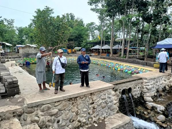 Pengembangan Wisata Sumber Mata Air Bersejarah Desa Liprak Kulon Mendapat Monev, Ini Hasilnya