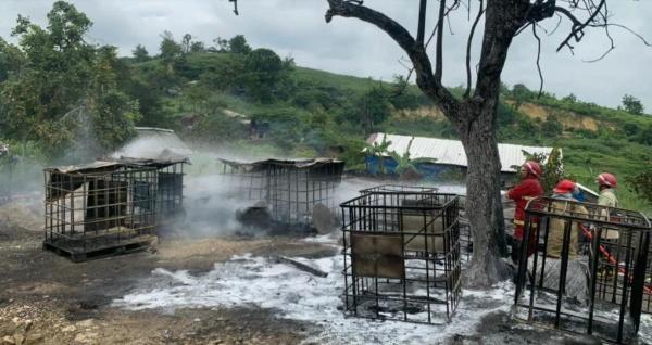 Kebakaran Melanda Tempat Penyulingan di Bojonegoro, 4 Ton Minyak Mentah Dilalap Api
