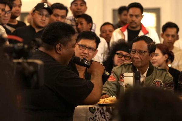 Peluru Tak Terkendali Tuntut Mahfud Minta Menteri yang Memihak Prabowo-Gibran Mundur