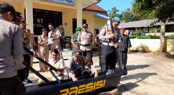 Kreatif !! Kampanyekan Pemilu Damai Anti Golput, Polisi Gunakan Musik Ronjengan
