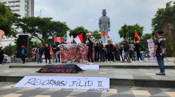 Gerakan Mahasiswa Surabaya Tuntut Presiden Jokowi Netral di Pilpres 2023