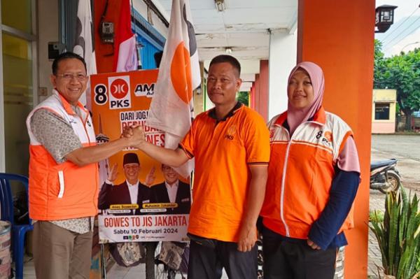 Gowes Pasutri dari Yogya Tiba di Bekasi, Ketua DPD PKS Budi MM: Ayo Ramaikan Kampanye Amin di JIS!
