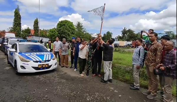 Pendistribusian Logistik Pemilu Oleh KPU Kabupaten Pangandaran, Dijaga Ketat Pihak Keamanan
