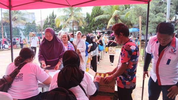 Antusiasme Tinggi! Warga Sukmajaya Depok Serbu Minyak Goreng Murah di Cut Afrida Yani Fun Day