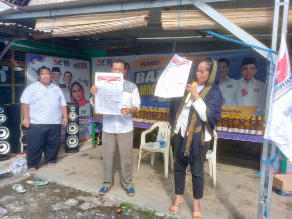 Bazar Murah Minyak Goreng Diserbu Warga, Caleg Eny Barlindah Sosialisasi Pencoblosan