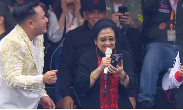 Megawati Duet dengan King Nassar, ‘Ikan Dalam Kolam’ di Hajatan Rakyat Semarang