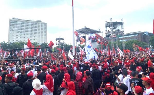 Ribuan Massa Padati Lapangan Pancasila Simpang Lima Semarang Dukung Ganjar-Mahfud