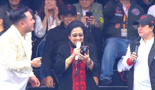 Duet King Nassar dengan Megawati di Hajatan Rakyat Ganjar Mahfud: Cinta Hampa