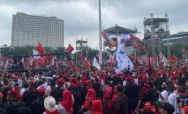 Ganjar-Mahfud Gelar Kampanye Penutup di Semarang, Pendukung Padati Lapangan Pancasila