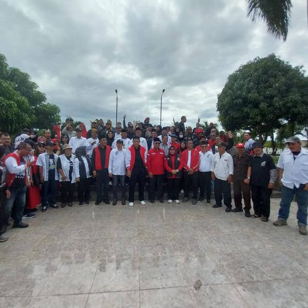 Hari Terakhir Kampanye TPD dan Relawan Ganjar-Mahfud Lampung Ziarah Makam Pahlawan Nasional 