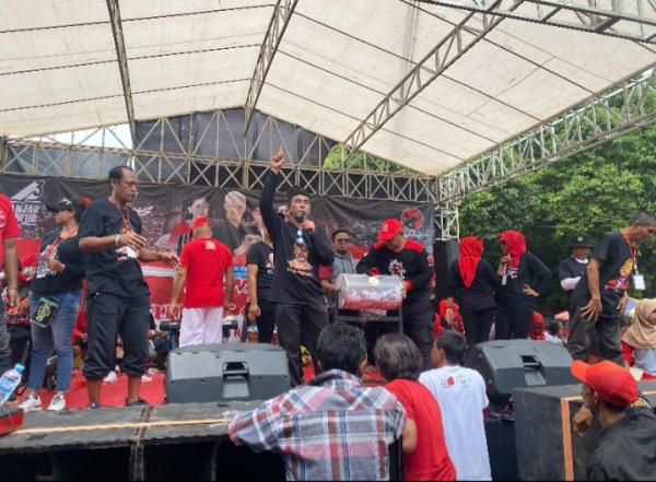 Caleg DPRD Provinsi Jawa Timur PDI Perjuangan Ony Setiawan Gelar Jalan Sehat di Pusat Kota Tuban