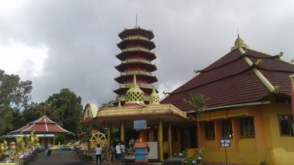 Keindahan Pagoda Ekayana di Kota Tomohon