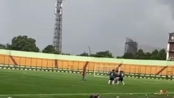 Main Bola di Stadion Siliwangi Pria asal Subang Tewas Tersambar Petir