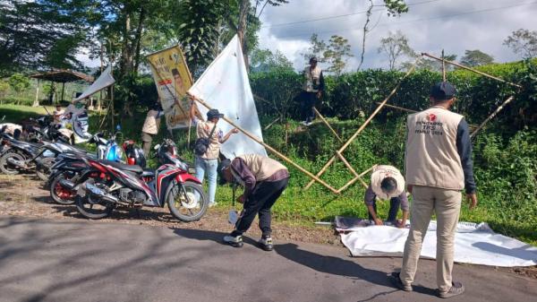 Masuki Masa Tenang Pemilu 2024, Panwaslu Tertibkan APK di Sepanjang Jalan Raya Taraju Tasikmalaya