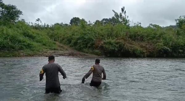 Sulitnya Perjuangan Bhabinkamtibmas dan Babinsa Kawal Logistik Pemilu di Kabupaten Buru