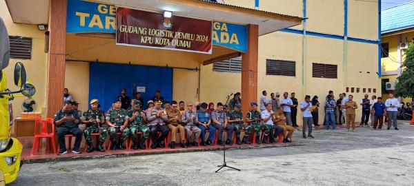 Polres Dumai Jajaran Polda Riau Kawal Pendistribusian Logistik Pemilu 2024 Tahap 1