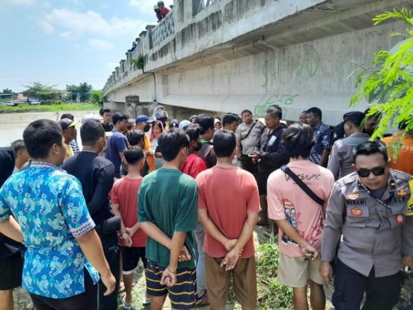 Seorang Pria Tewas Bunuh Diri di Jembatan Waru Semarang Karena Perkara Warisan