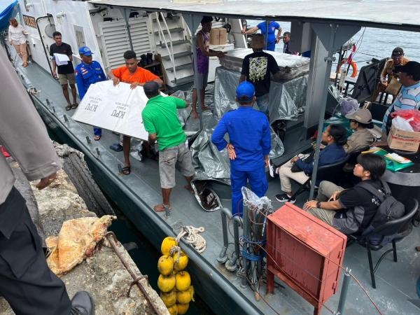 Polda Papua Kawal Pergeseran Logistik Pemilu 2024 dari Biak Menuju Pulau Numfor