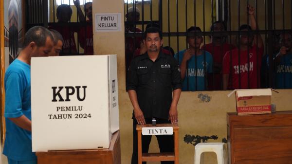 KPPS  Kalurahan Mugassari Fasilitasi Tahanan di Rutan Polda Jateng untuk Gunakan Hak Pilihnya: