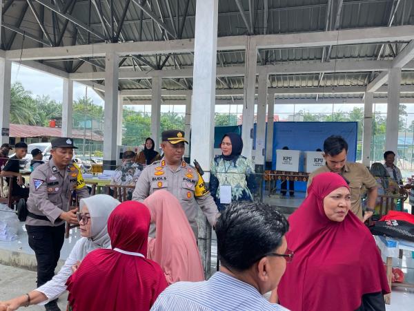 Pantau Kelancaran Pelaksanaan Pemilu, Kapolres Rohul Sambangi Beberapa TPS