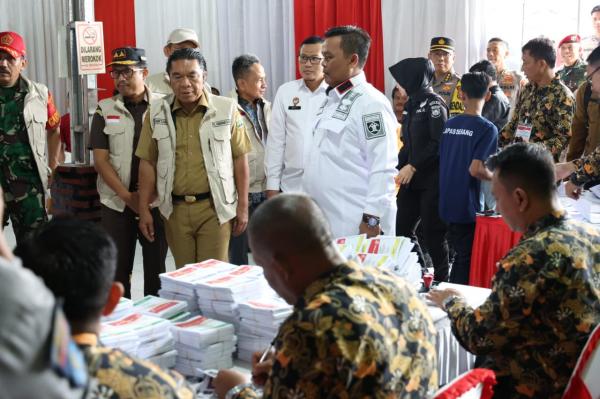 Pastikan Berjalan Baik, Pj Gubernur Banten Tinjau TPS Khusus Lapas Serang