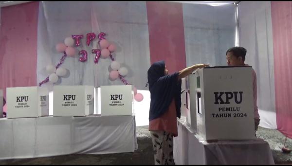 Unik! Pemilih di TPS 37 Nabrak Cianjur Dapat Hadiah Coklat