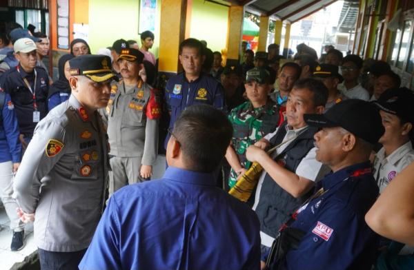 TNI-Polri di Purwakarta Lakukan Pengamanan Surat Suara yang Sudah Dihitung di TPS