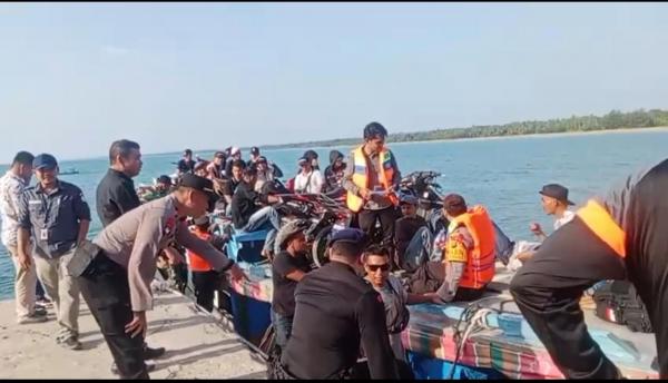 Polisi Kawal Logistik Pemilu hingga ke Pulau Terpencil di Nias
