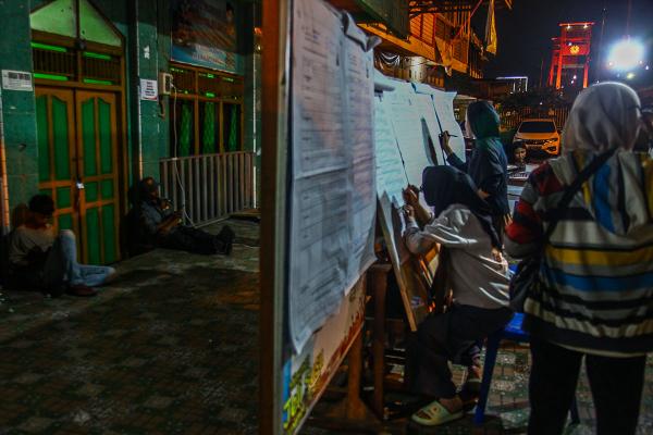 Potret Petugas Pemilu 2024 Bekerja dari Pagi ke Pagi 