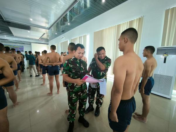 Danlanal Lhokseumawe Hadiri Sidang Pantukhir Daerah Calon Bintara dan Tamtama TNI AL