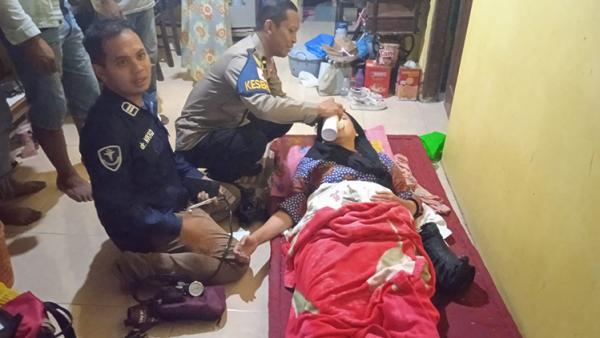 Respons Cepat Dokkes Polres Purbalingga Tangani Petugas KPPS Pingsan usai Penghitungan