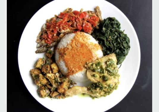 Tiga Nasi Padang Legendaris di Bandung, Cocok untuk Makan Siang