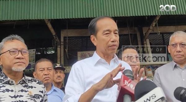 Kedatangan Pesiden Jokowi Tinjau Pasar Induk Beras di Cipinang Jakarta Disambut Para Pedagang