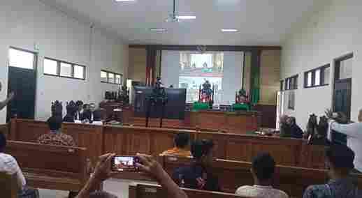 Sidang Perdana ASN Guru Masuk Caleg Sekaligus Timses Digelar di Pengadilan Negeri Karanganyar