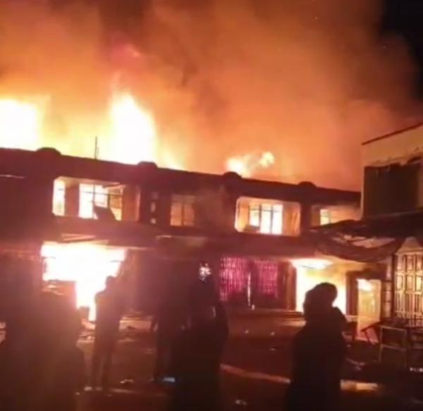 Breaking News, Kebakaran Hebat 7 Unit Toko di Bireuen Aceh, Satu Orang di Kabarkan Meninggal Dunia