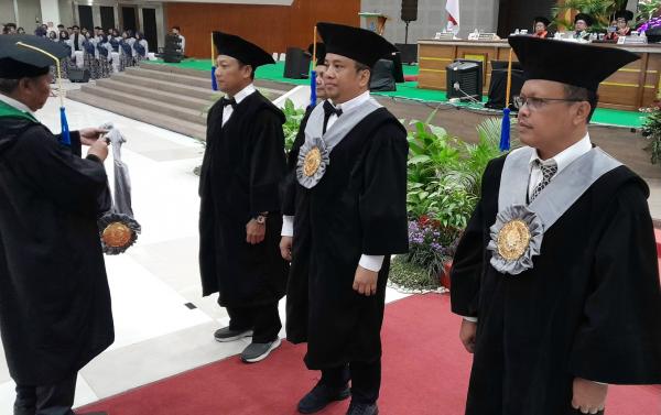 PP Muhammadiyah Apresiasi UMS, Kukuhkan 3 Guru Besar Alumni Kampus Sendiri