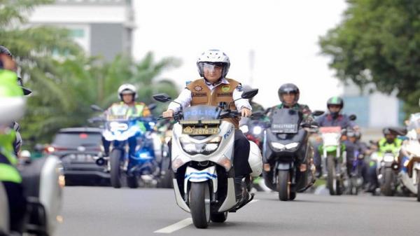 Pj Gubernur Sumsel Agus Fatoni dan Forkopimda Tinjau 4 TPS di Kota Palembang Naik Sepeda Motor
