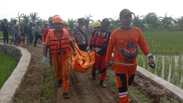 Siswi SD Tenggelam di Sungai Penarikan Indramayu yang Sempat Hilang Berhasil Ditemukan Petugas