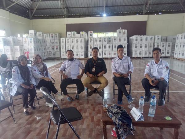 Komisi Pemilihan Umum (KPU) Pleno Rekapitulasi Perhitungan Suara tingkat Kecamatan Pontang Ditunda