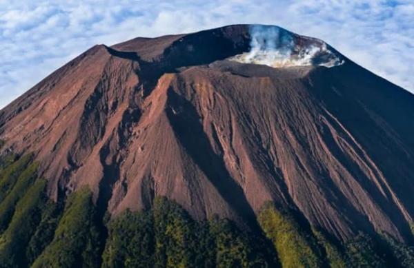 Mitos Gunung Slamet dalam Ramalan Jayabaya: Ada Kerajaan Gaib hingga Pos 4 yang Angker