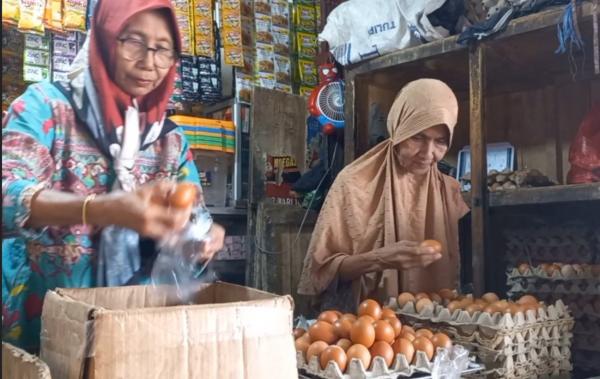 Harga Telur Ayam di Purwakarta Terus Naik, Pembeli Mengeluh