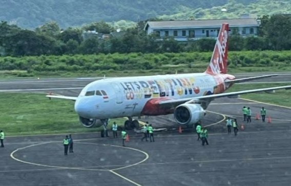 Tergelincir Saat Mendarat di Bandara Komodo Labuan Bajo NTT Semua Penumpang Pesawat AirAsia Selamat