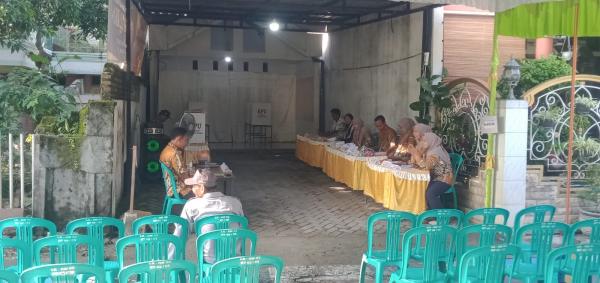 Hari Ini Ratusan Warga di Jombang Lakukan Pemungutan Suara Ulang Pilpres dan DPD