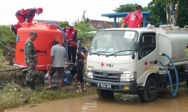 Banjir Demak Surut, PMI Grobogan Bantu Distribusikan Air Bersih ke Warga