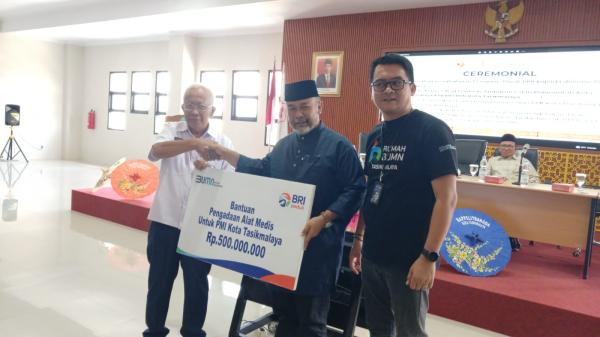 PMI Kota Tasikmalaya Dapat Bantuan Alat Medis dan Mobil Ambulans dalam Peringatan HUT UDD Ke-3