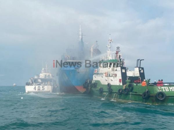 Breaking News, Kapal Kargo MV Alexindo Terbakar di Perairan Batu Ampar Batam