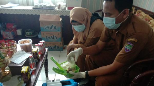 Dinkes Ciamis Ambil Sampel Makanan yang Diduga Jadi Penyebab Sekeluarga Keracunan